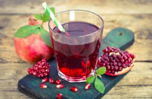 Fresh and healthy pomegranate juice